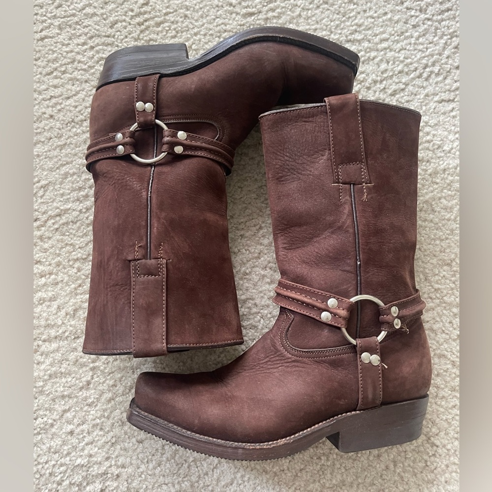 Harness boots brown suede